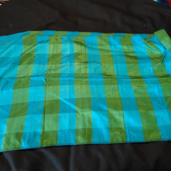 Silk Scarf 100% silk Vintage item by THAI Silk Co. Ltd.  "Hand woven in Siam" - Picture 5 of 8